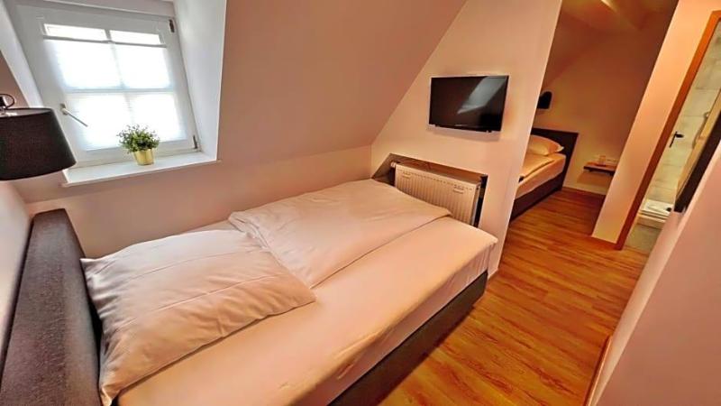 Hotel Zu Den Drei Kronen image