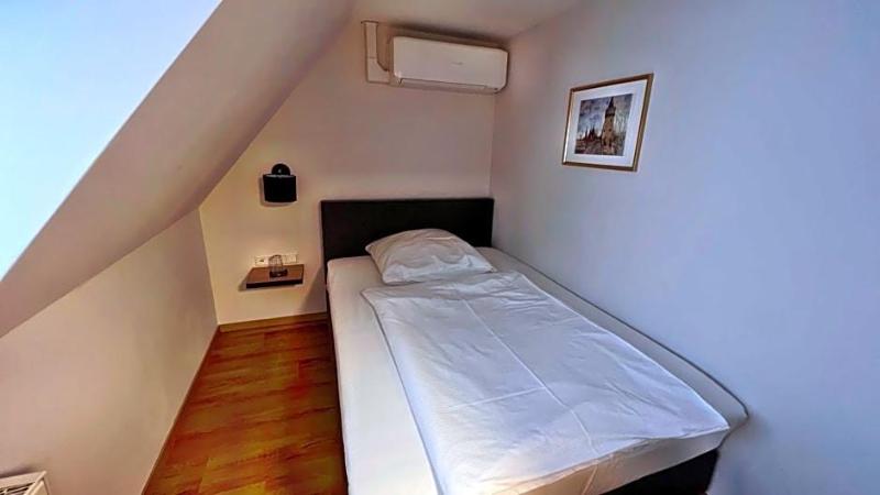 Hotel Zu Den Drei Kronen image