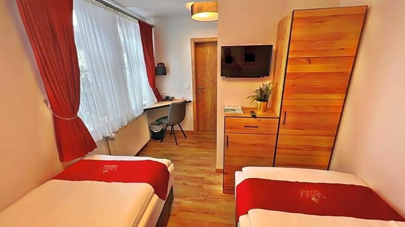 Hotel Zu Den Drei Kronen image