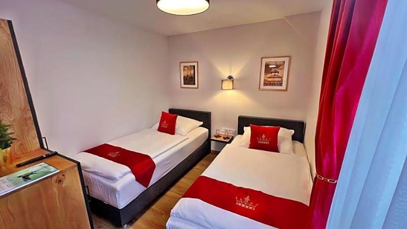 Hotel Zu Den Drei Kronen image