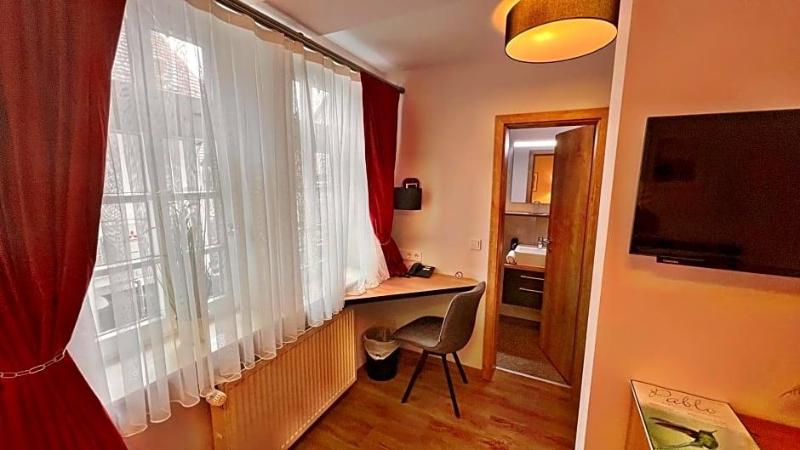 Hotel Zu Den Drei Kronen image