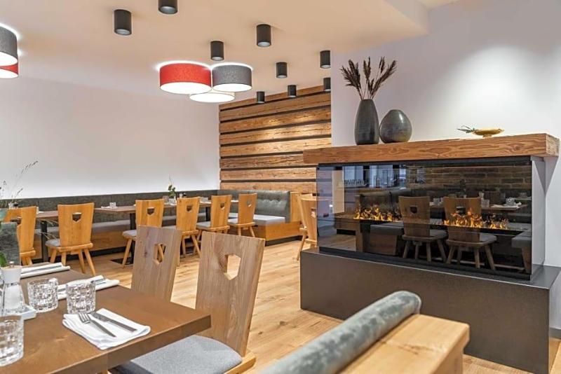 Hotel Goldener Hirsch image