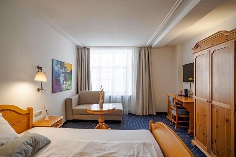 Hotel Goldener Hirsch image