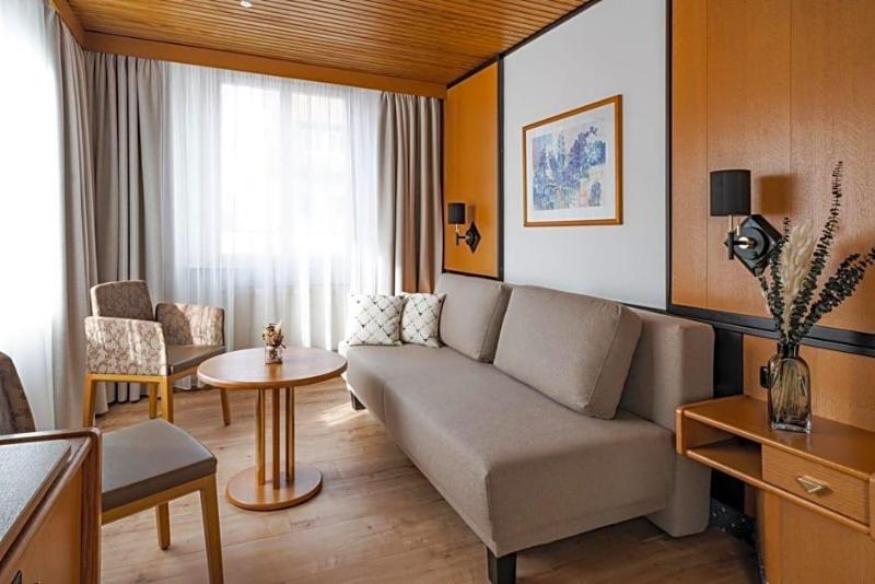 Hotel Goldener Hirsch image