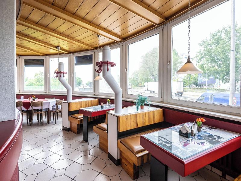 Hotel Und Rasthof Avus image