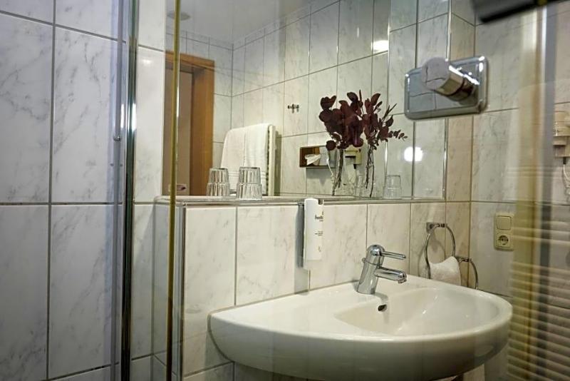 Hotel Restaurant Zur Mv Hle image