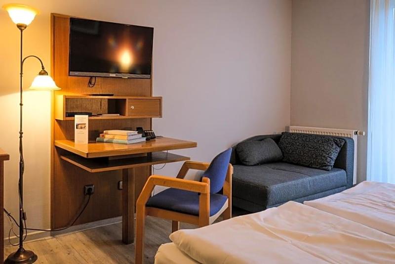 Hotel Restaurant Zur Mv Hle image