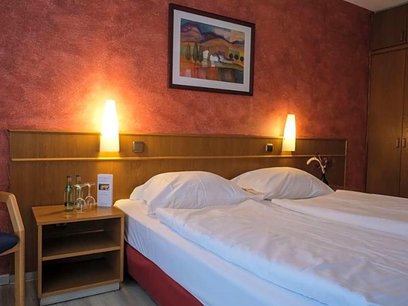 Hotel Restaurant Zur Mv Hle image