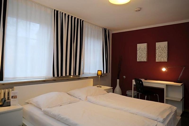 Hotel Restaurant Zur Mv Hle image