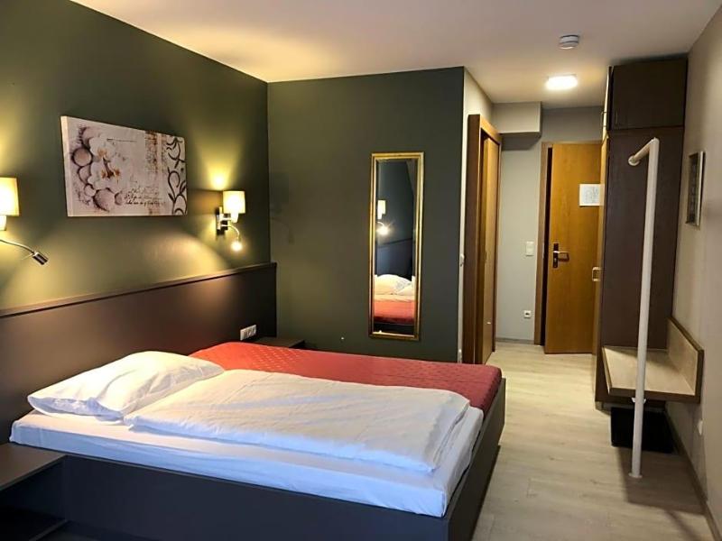 Hotel Restaurant Zur Mv Hle image