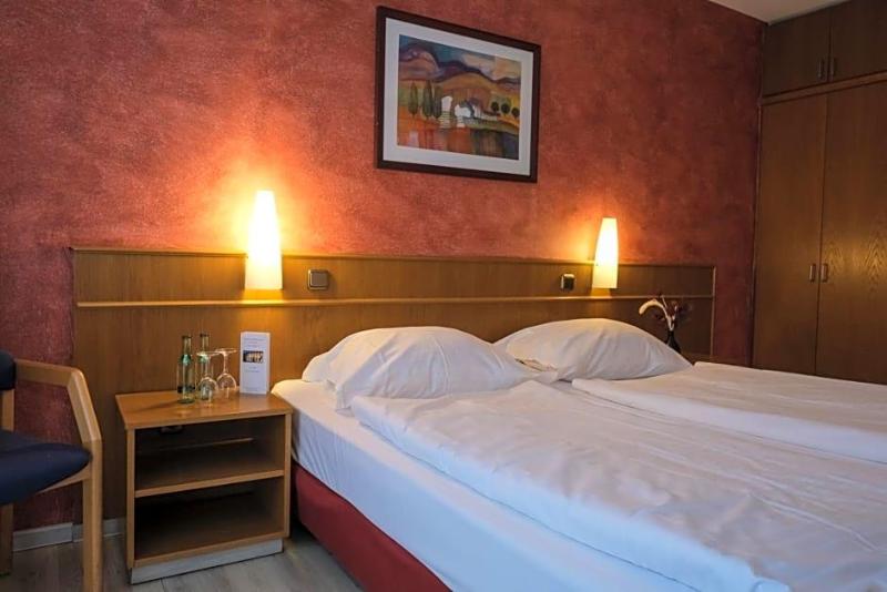 Hotel Restaurant Zur Mv Hle image