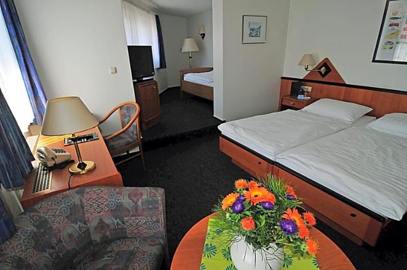 Hotel Stadt Reinfeld image