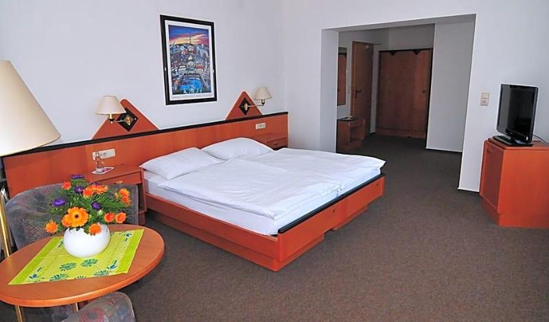 Hotel Stadt Reinfeld image