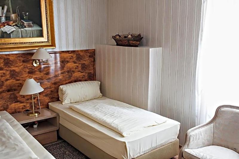 Lv Wen Hotel image
