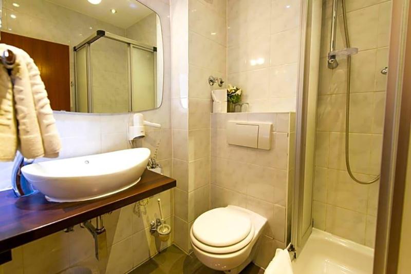 Lv Wen Hotel image