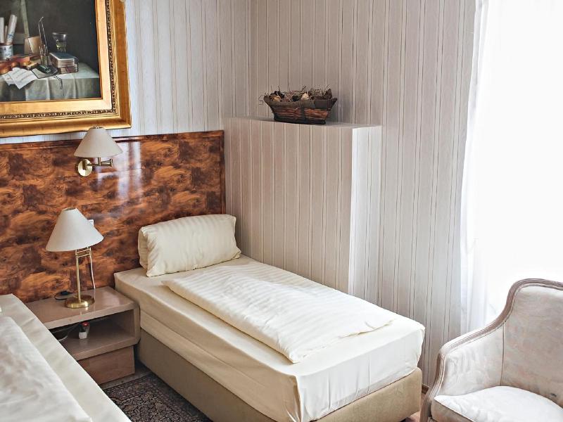 Lv Wen Hotel image