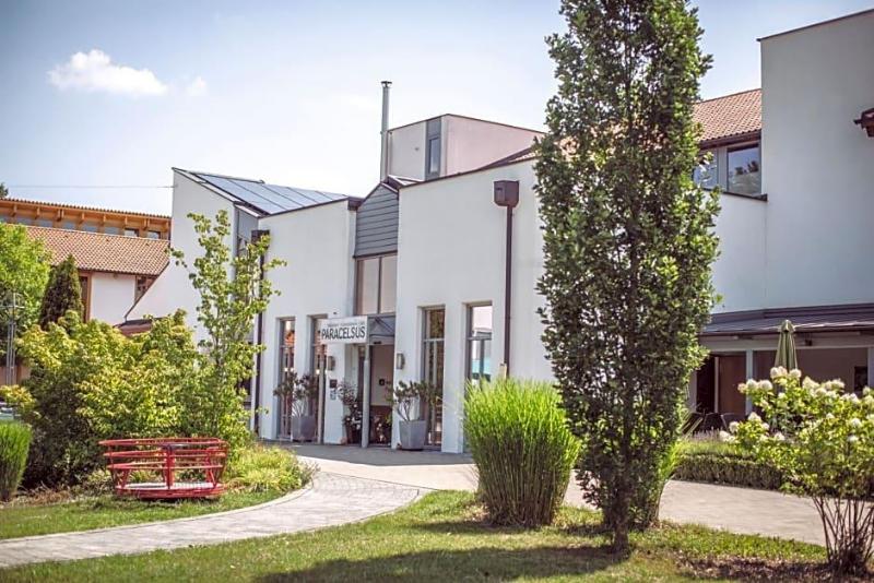 Hotel Und Appartementhof Waldeck image