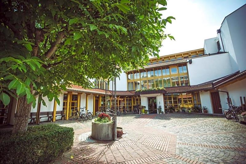 Hotel Und Appartementhof Waldeck image
