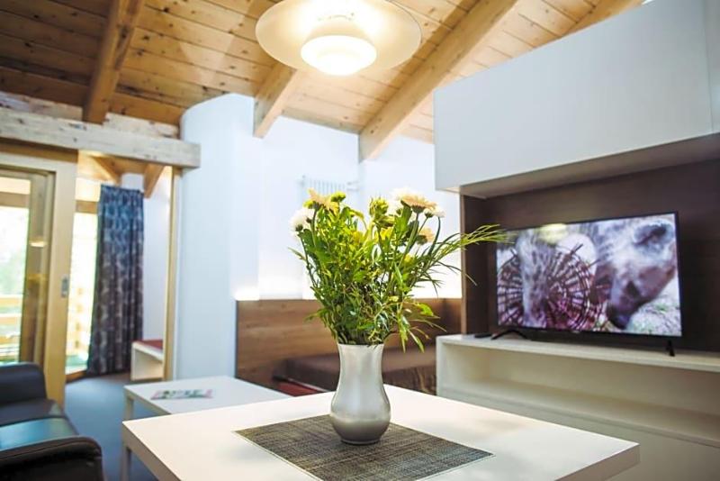 Hotel Und Appartementhof Waldeck image
