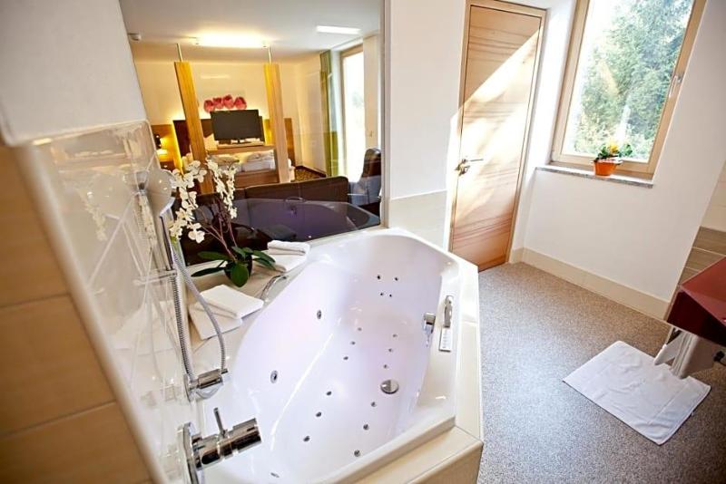 Hotel Und Appartementhof Waldeck image