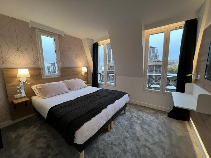 Paris Saint Cloud Hv Tel image