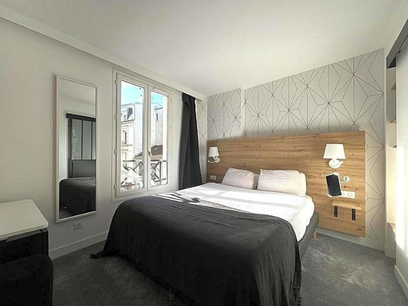Paris Saint Cloud Hv Tel image