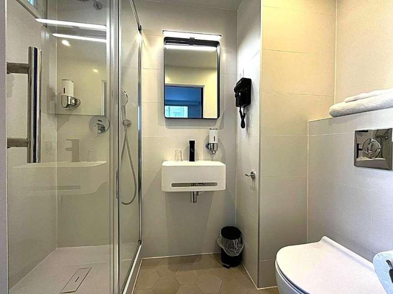 Paris Saint Cloud Hv Tel image