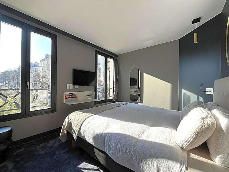 Paris Saint Cloud Hv Tel image