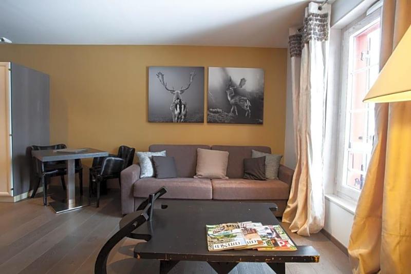 Auberge De Maison Rouge image