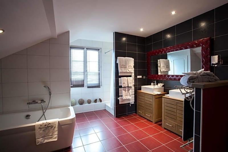 Auberge De Maison Rouge image