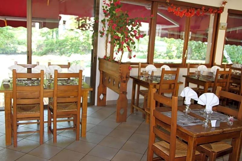 Hotel Restaurant Les Gorges De Chouvigny image