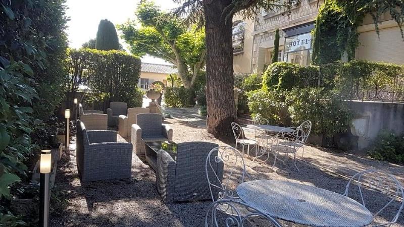 Le Castelet Des Alpilles image