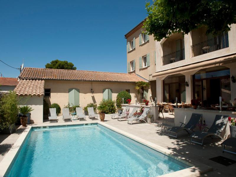 Le Castelet Des Alpilles image