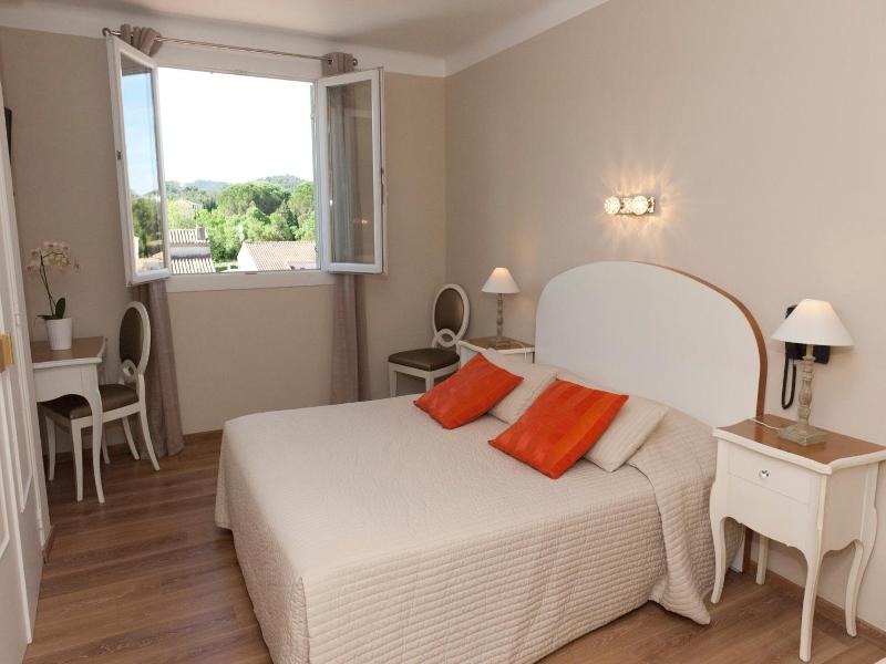 Le Castelet Des Alpilles image