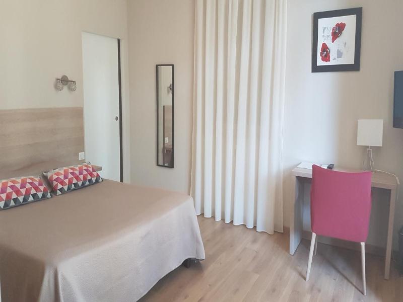 Le Castelet Des Alpilles image