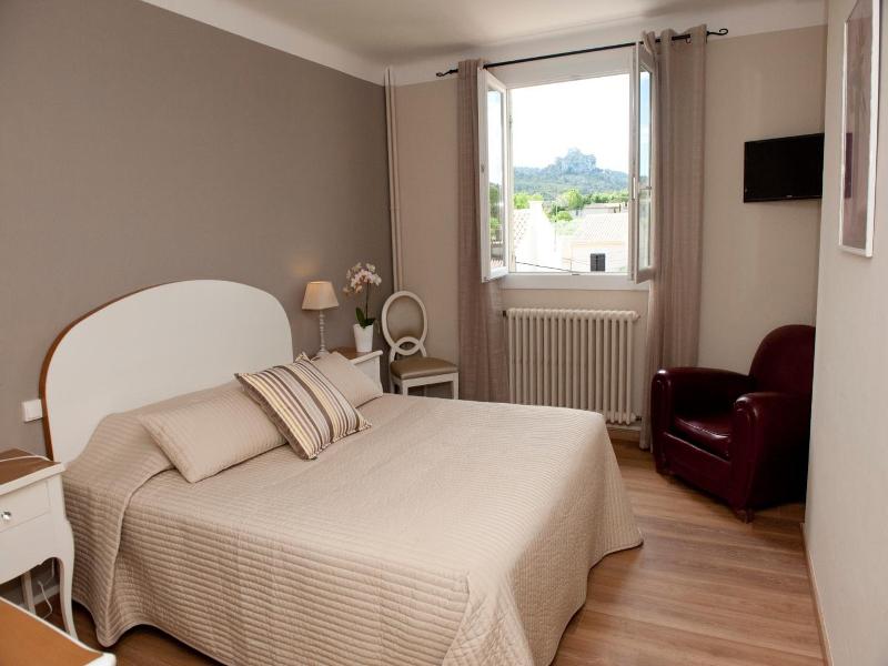 Le Castelet Des Alpilles image