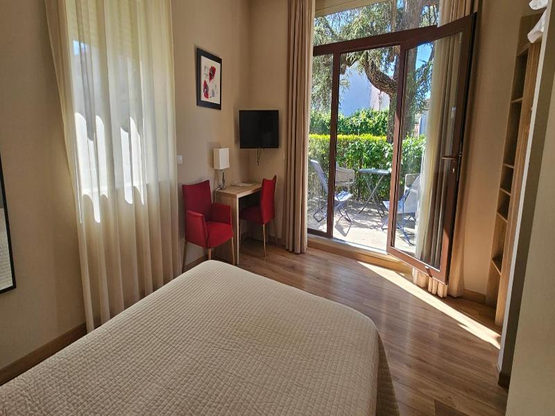 Le Castelet Des Alpilles image