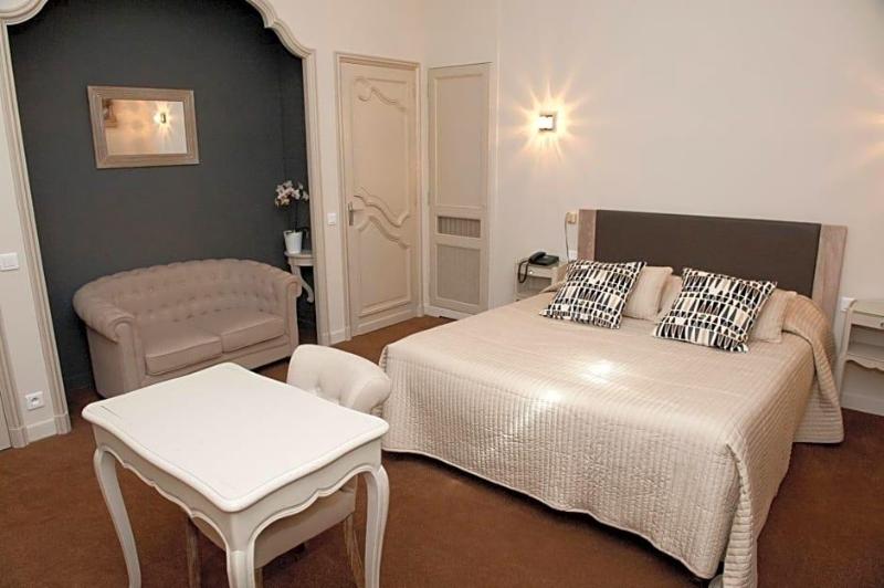 Le Castelet Des Alpilles image