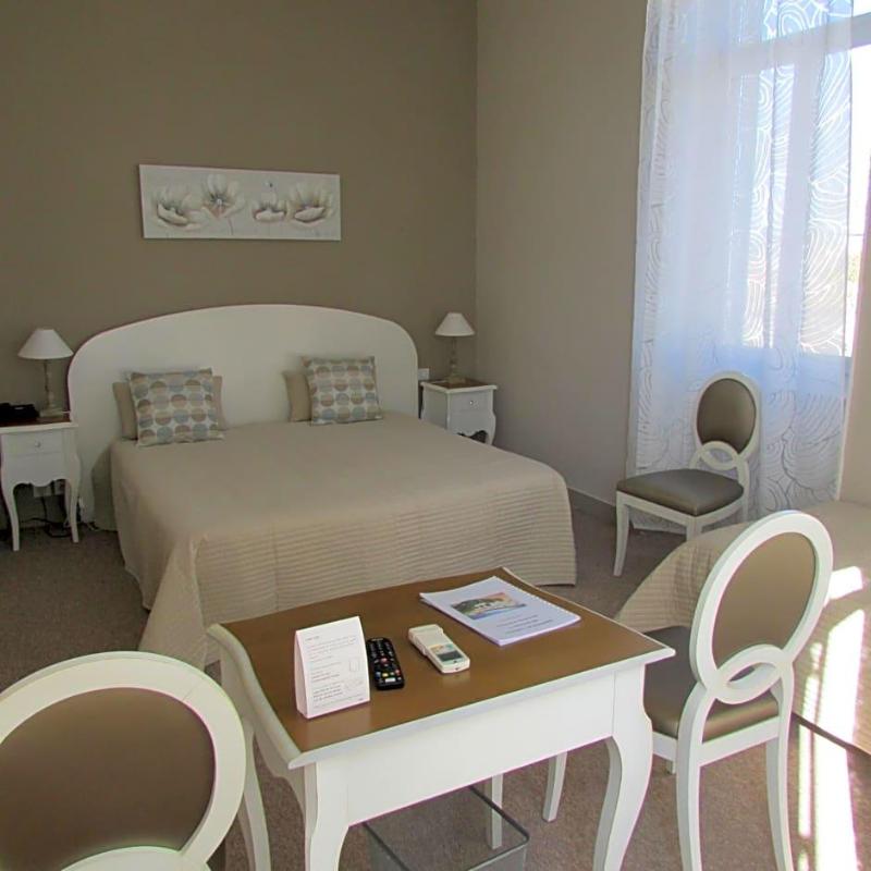 Le Castelet Des Alpilles image