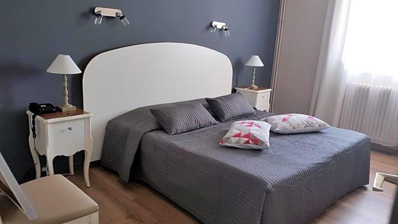 Le Castelet Des Alpilles image
