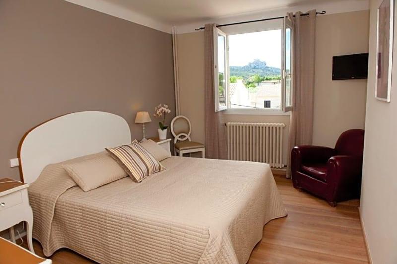 Le Castelet Des Alpilles image