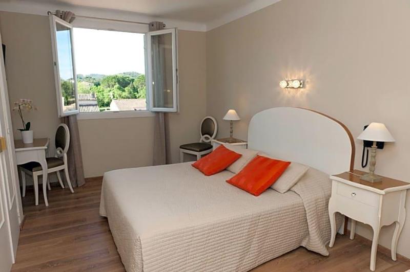 Le Castelet Des Alpilles image
