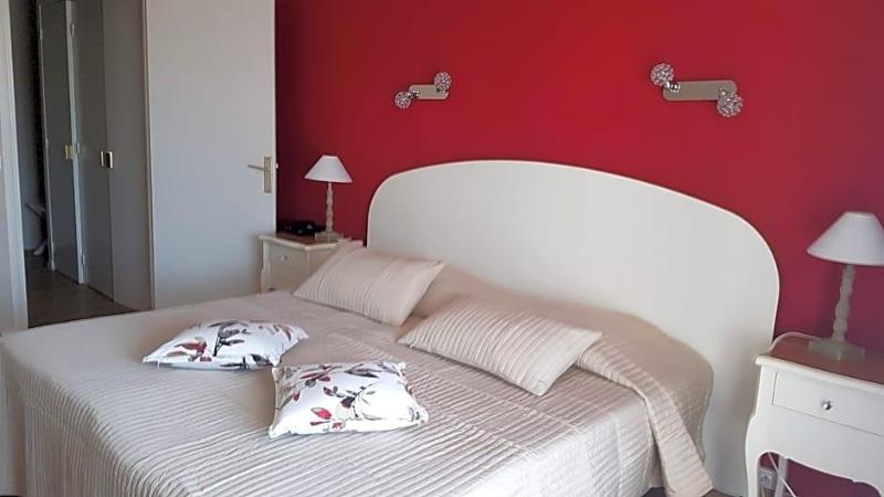 Le Castelet Des Alpilles image