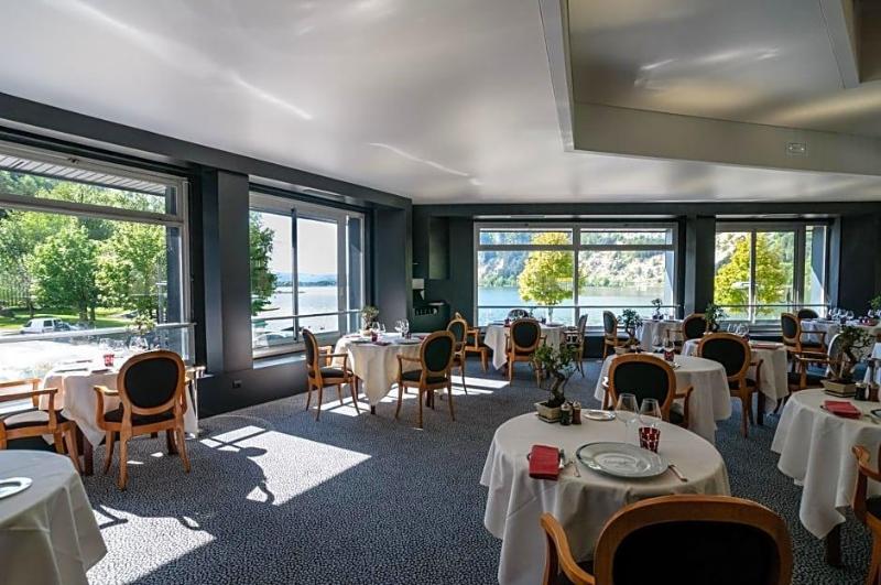 Hv Tel Restaurant De L Embarcadv Re — general view