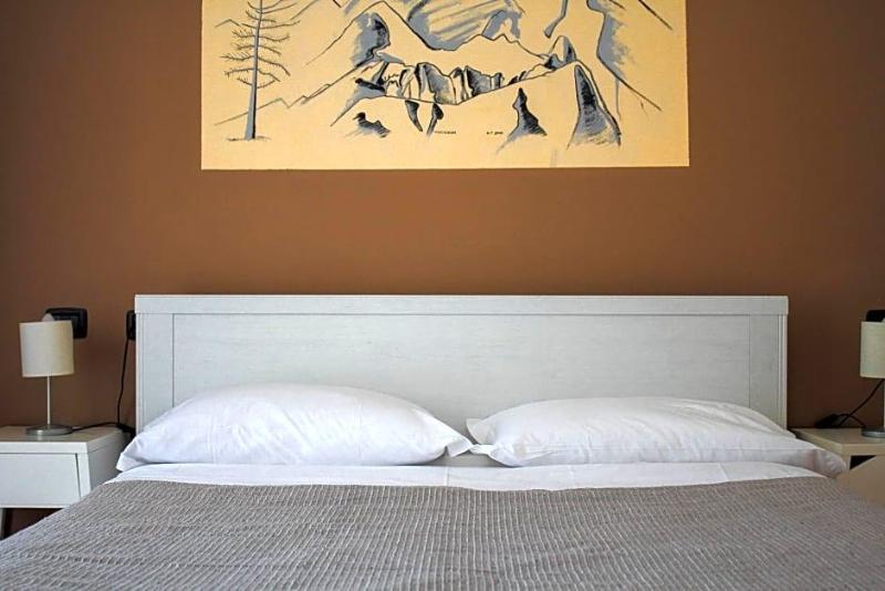 Hotel Fontaine Bleue image