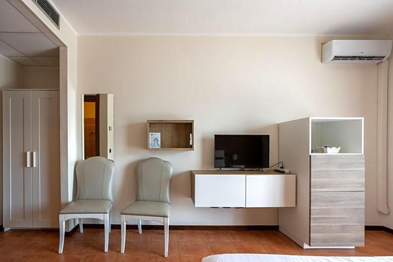 Hotel Fontaine Bleue image