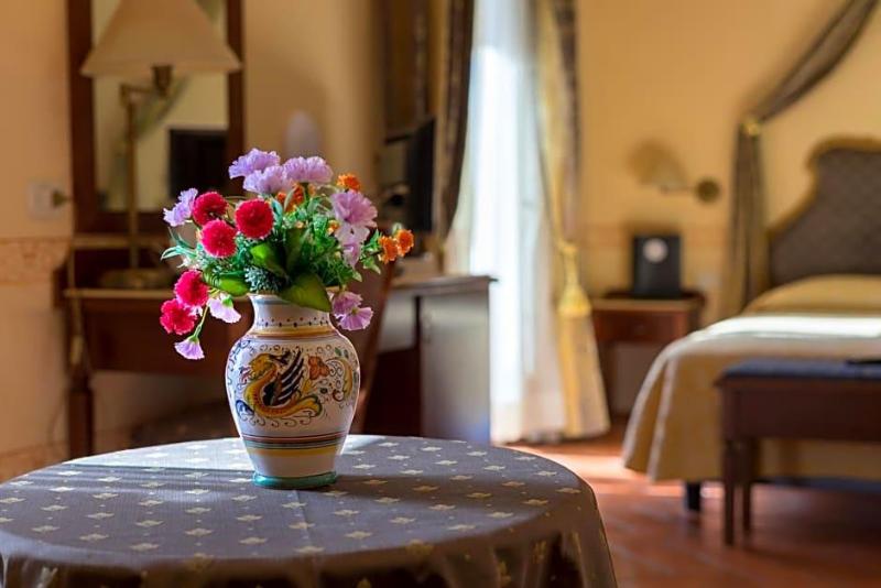 Hotel Logge Dei Mercanti image