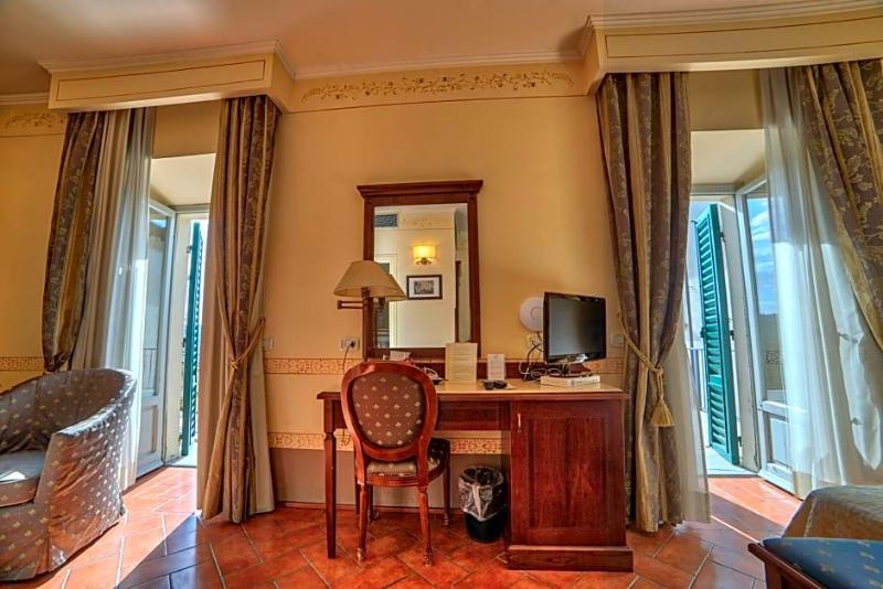 Hotel Logge Dei Mercanti image