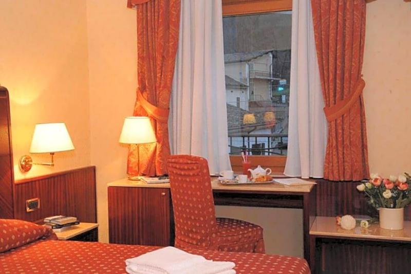 Hotel La Spia D Italia image