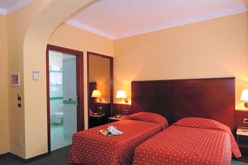 Hotel La Spia D Italia image